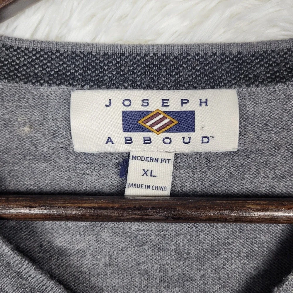 Joseph Abboud Mens XL‎ Gray 100% Merino Wool V-Neck Sweater Modern Fit Preppy